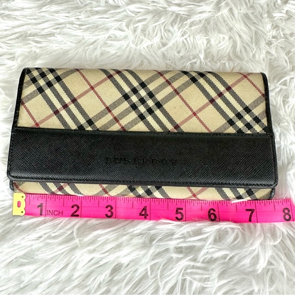 Burberry long wallet *READ* - Picture 14 of 15